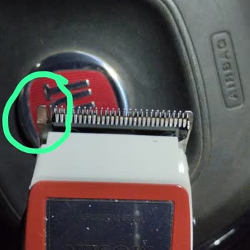 Fonex Kozmetik Moser Tıraş Makinesi Kayık Duruyor