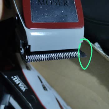 Fonex Kozmetik Moser Tıraş Makinesi Kayık Duruyor