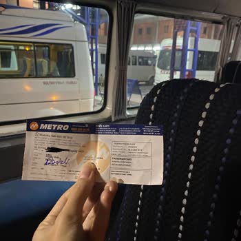 Metro Turizm Yolun Yarısında Yolcuları Bıraktı