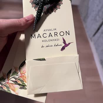 Ayvalık Macaron Kolonyacısı Paketlerinin Kötü Görüntüsü