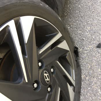 Avis Lastik Patladı