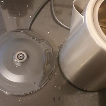 Arçelik K 3293 Ic 1650 W Çelik Çay Makinesi Su Kaçırıyor