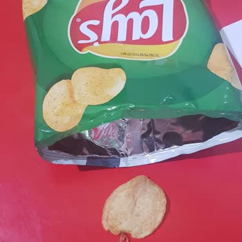 Lays Cipsine Yapışmış Ne Olduğu Belirsiz Nesne