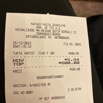 Kafkas Pasta Şekerleme Kafkas Pastadan 2 Adet Saç Çıktı