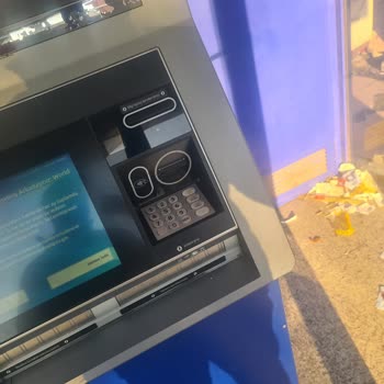 Yapı Kredi Bankası Bankamatik Çöplükten Beter