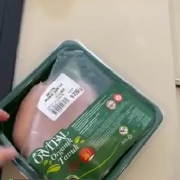 Orvital Organik Tavuk İçinden Sinek Çıktı