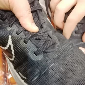 Nike Spor Ayakkabısı Üstten Yırtılma Sorunu