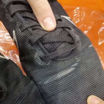 Nike Spor Ayakkabısı Üstten Yırtılma Sorunu