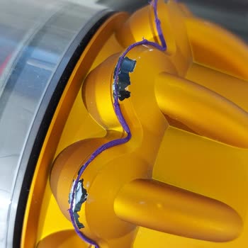 Dyson V15 Kalitesiz Malzeme