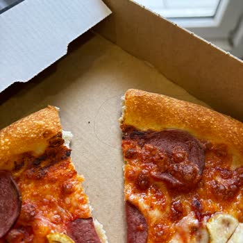Pizza Hut'tan Saçlı Pizza