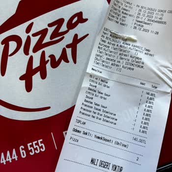 Pizza Hut'tan Saçlı Pizza