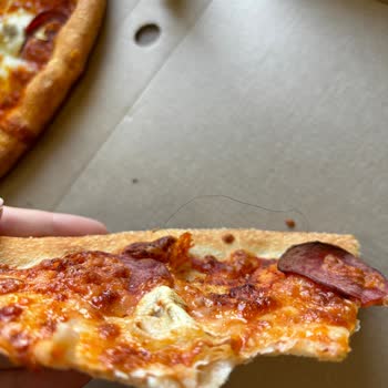 Pizza Hut'tan Saçlı Pizza