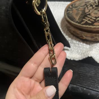1 Yıllık Vakko Çantam Sapındaki Metal Kısmından Koptu Parçası Kayboldu