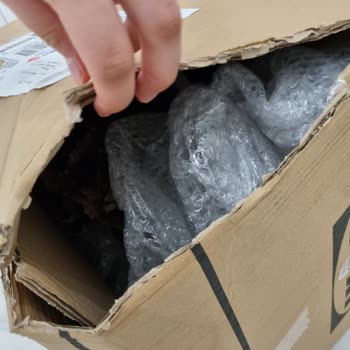 Müşterisinin Sipariş Kutusunu Mahveden Aras Kargo