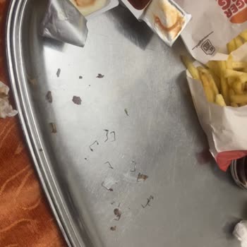 Tıkla Gelsin Fast Food Siparişinde Beklenmedik Madde Bulundu