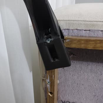 Kelebek Mobilya Kelebek Ayakları Kırılıyor