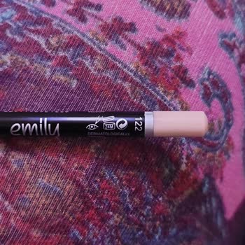 Gratis Emily 122 (beyaz) Kalem Değil?