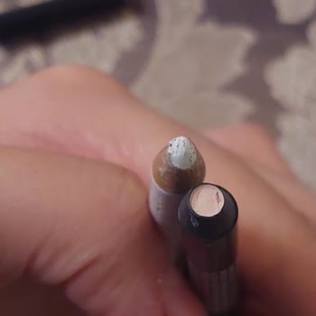Gratis Emily 122 (beyaz) Kalem Değil?