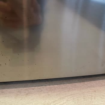 LG Buzdolabındaki Pas Gibi Lekelenmeler