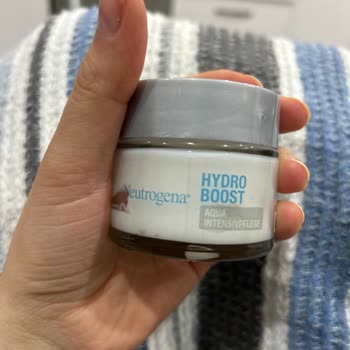 Neutrogena Ürün Yüze Sürüldükten Sonra Kabuk Dokundukça Soyuluyor