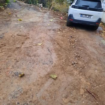 İSKİ'nin Sokak Çalışmaları Sonrası Asfaltlama Bekleyişi