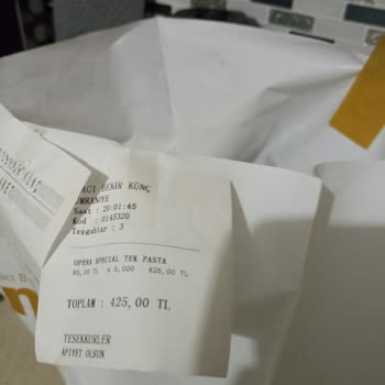 Hacı Bekir Künç Gaziantepli Ümraniye Şubesinde Tatmin Edici Olmayan Pasta Deneyimi