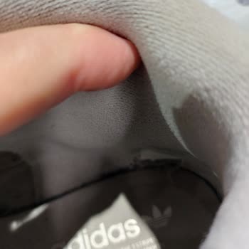Adidas Ayakkabı Üç Aylıkken Patladı
