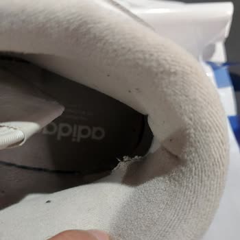 Adidas Ayakkabı Üç Aylıkken Patladı