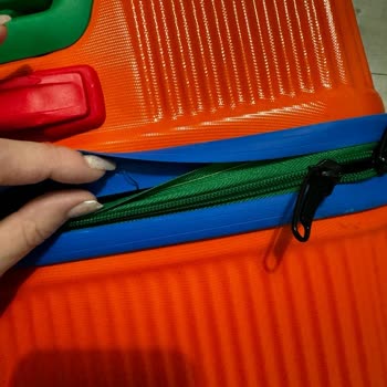 Benetton Valizlerde Kalitesiz İşçilik Ve Kırık Sap