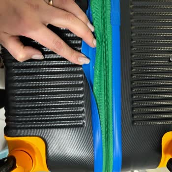 Benetton Valizlerde Kalitesiz İşçilik Ve Kırık Sap