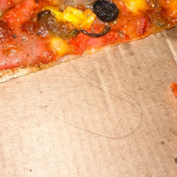 Pizza Hut Nata Vega - Pizza İçinden Kadın Saçı Çıkması - Getir Ayıbı