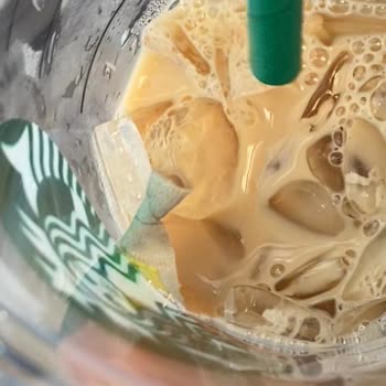 Starbucks Kahvesinde Yara Bandı Faciası