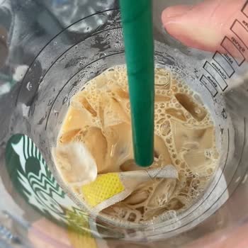 Starbucks Kahvesinde Yara Bandı Faciası