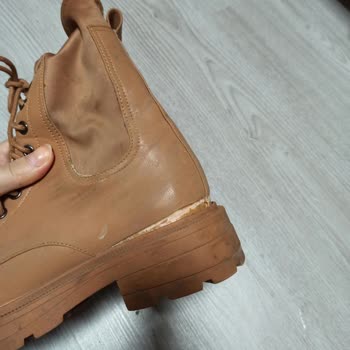 Nine West Botumun Alt Kısmı Attı