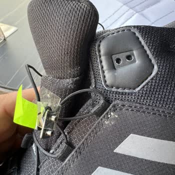 Sneaks Up Hilton Mağazası Adidas Marka Ayakkabı
