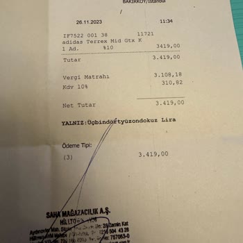 Sneaks Up Hilton Mağazası Adidas Marka Ayakkabı