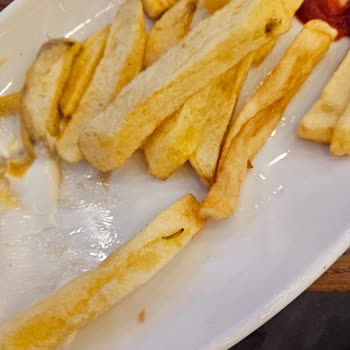 İntiba Döner Yemek İçerisinde Kurt