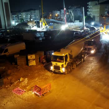 İzmir Büyükşehir Belediyesi  Gece Ve Pazarları İnşaata Devam Ediyor