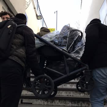 İETT - İstanbul Elektrik Tramvay Tünel Zincirlikuyu Ve Altunizade'de Asansör Eksikliği