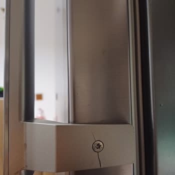 Arçelik Buzdolabı Kolu Kırıldı.