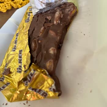 Ülker Kare Çikolata Isırılmış Yenilmiş Gibi Kapalı Pakette