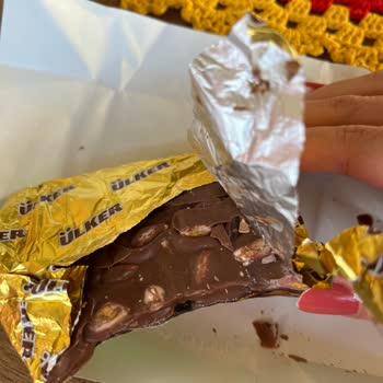 Ülker Kare Çikolata Isırılmış Yenilmiş Gibi Kapalı Pakette