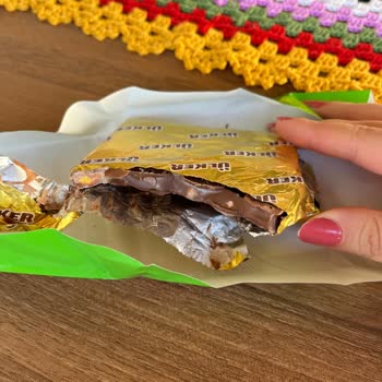 Ülker Kare Çikolata Isırılmış Yenilmiş Gibi Kapalı Pakette