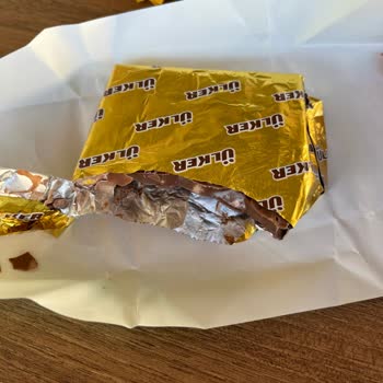 Ülker Kare Çikolata Isırılmış Yenilmiş Gibi Kapalı Pakette