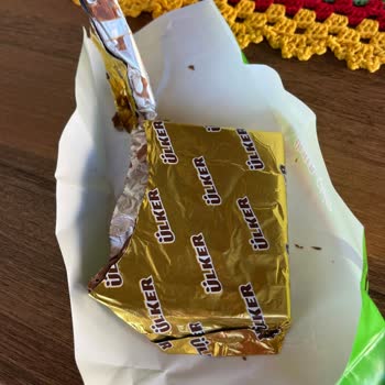 Ülker Kare Çikolata Isırılmış Yenilmiş Gibi Kapalı Pakette