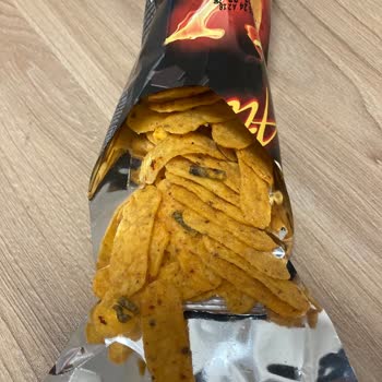 Patos Yemekhanede Satılan Cipste Şaşırtıcı Bulgu