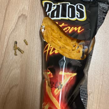 Patos Yemekhanede Satılan Cipste Şaşırtıcı Bulgu