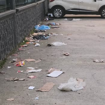 Kartepe Dumlupınar File Market Çöpleri