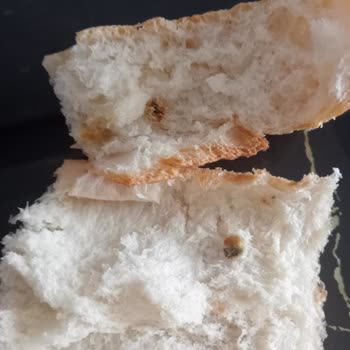 BİM Ekmek İçinden Cisim Çıktı