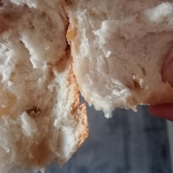 BİM Ekmek İçinden Cisim Çıktı